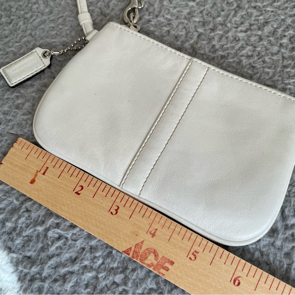 COACH Wristlet size 6''x4'' White Leather with strap zip Logo blue lining - Picture 3 of 11